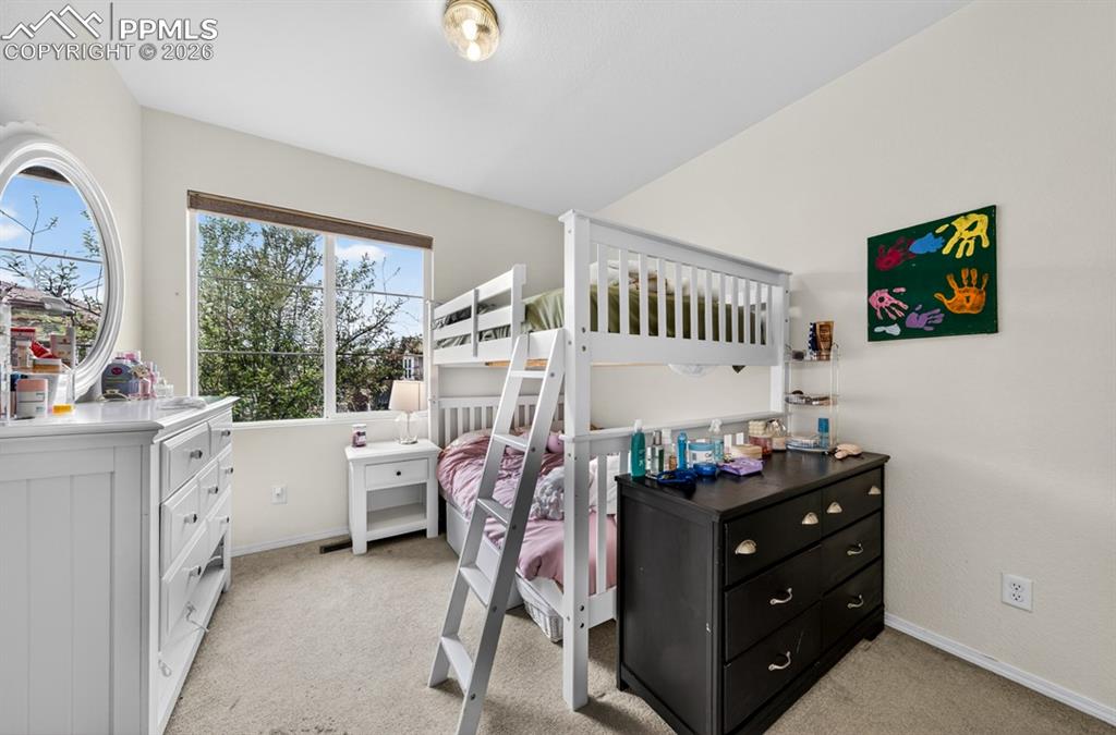 Image 19 of 22: Bedroom