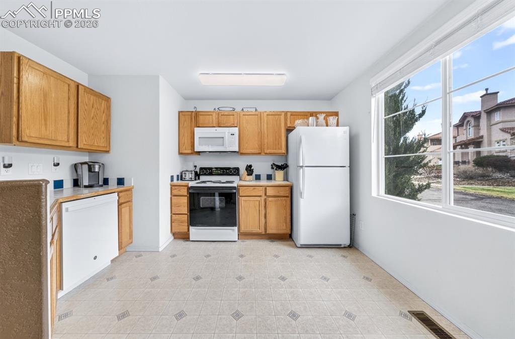 Image 8 of 22: Kitchen