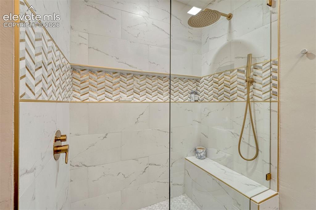 Image 16 of 43: Bathroom