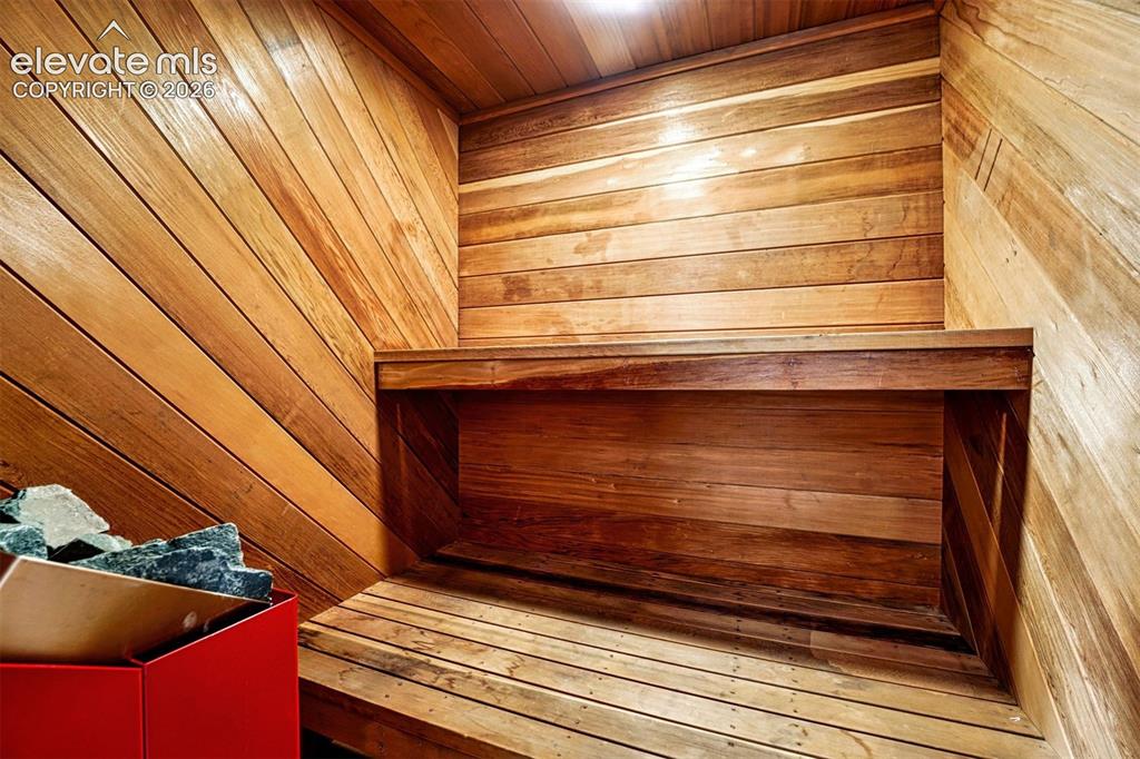 Image 26 of 43: Sauna