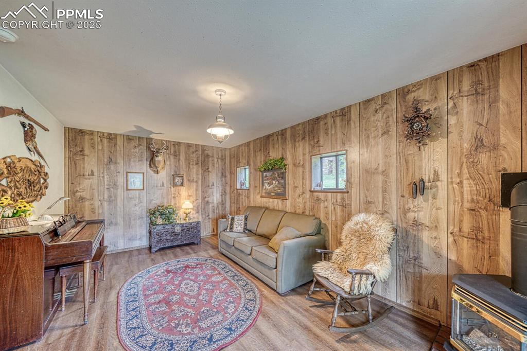 Image 15 of 36: Living Room