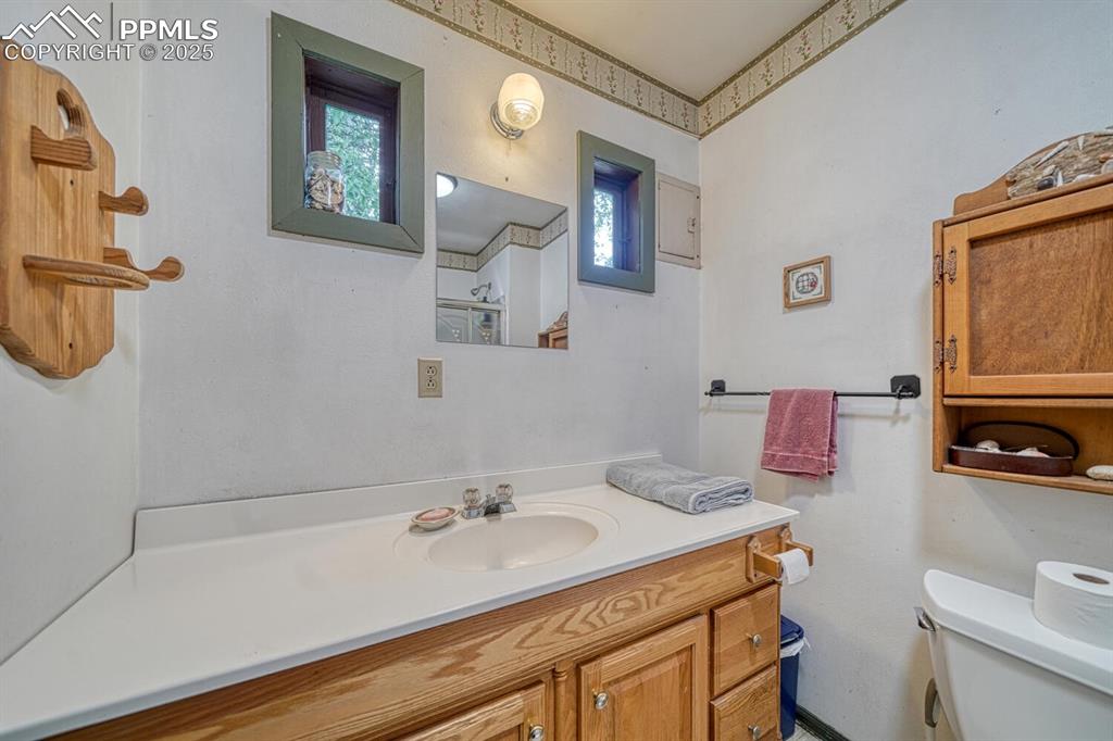 Image 19 of 36: Bathroom