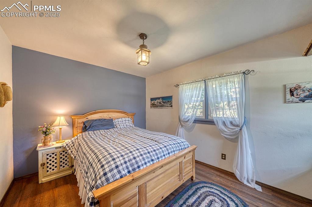 Image 20 of 36: Bedroom