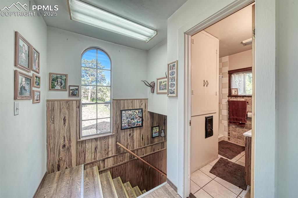 Image 25 of 36: Entry