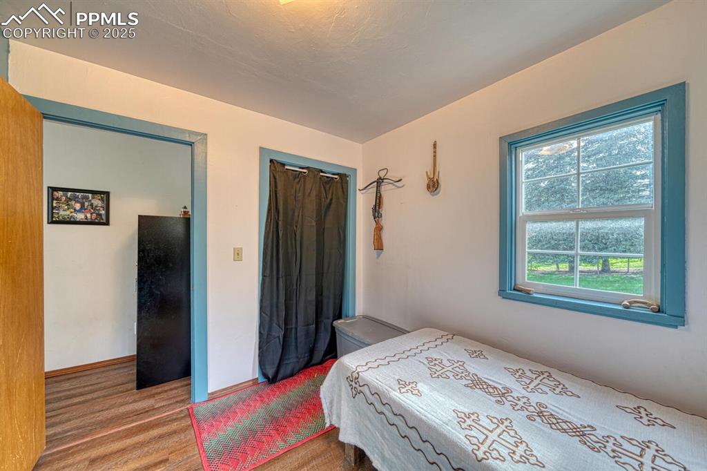 Image 26 of 36: Bedroom