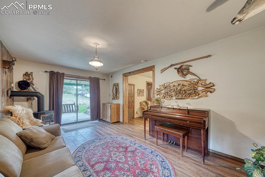 Image 27 of 36: Living Room