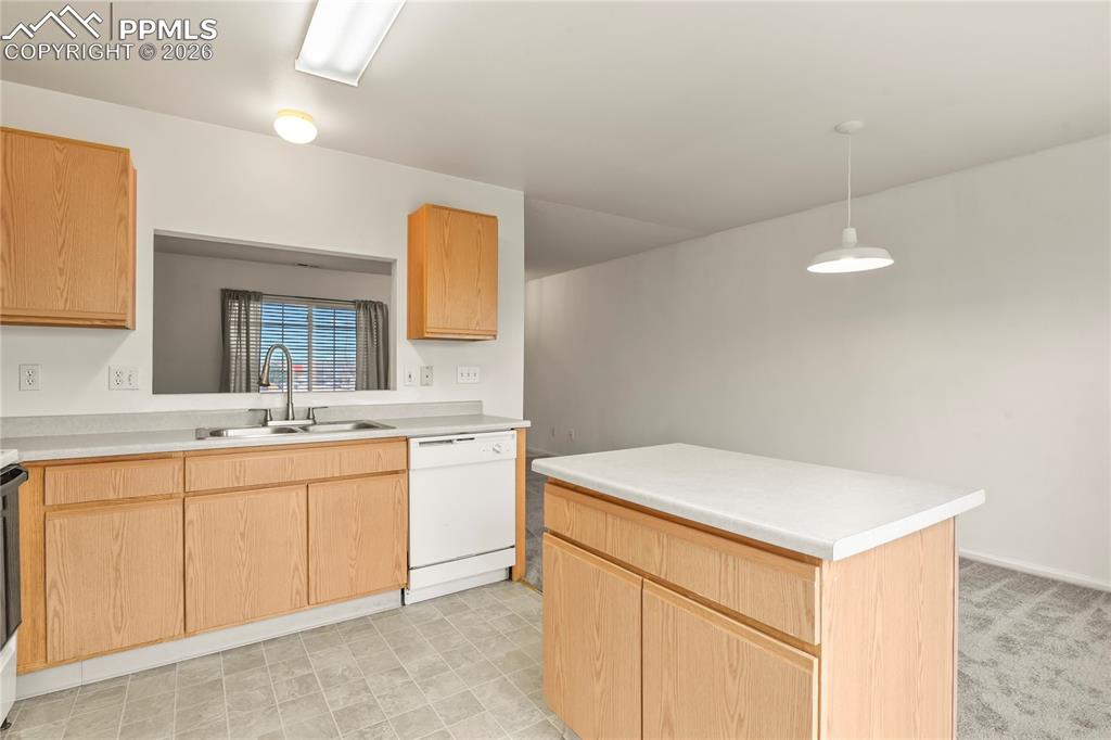 Image 13 of 27: Kitchen