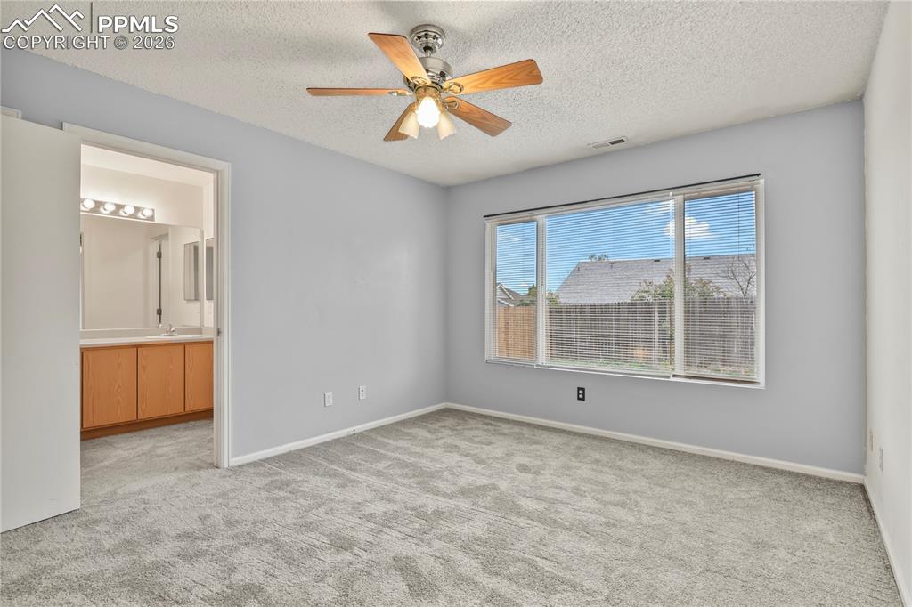 Image 15 of 27: Bedroom