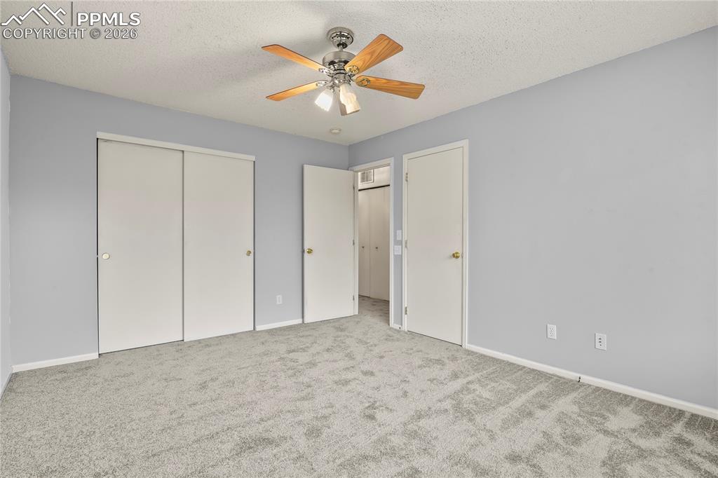 Image 16 of 27: Bedroom