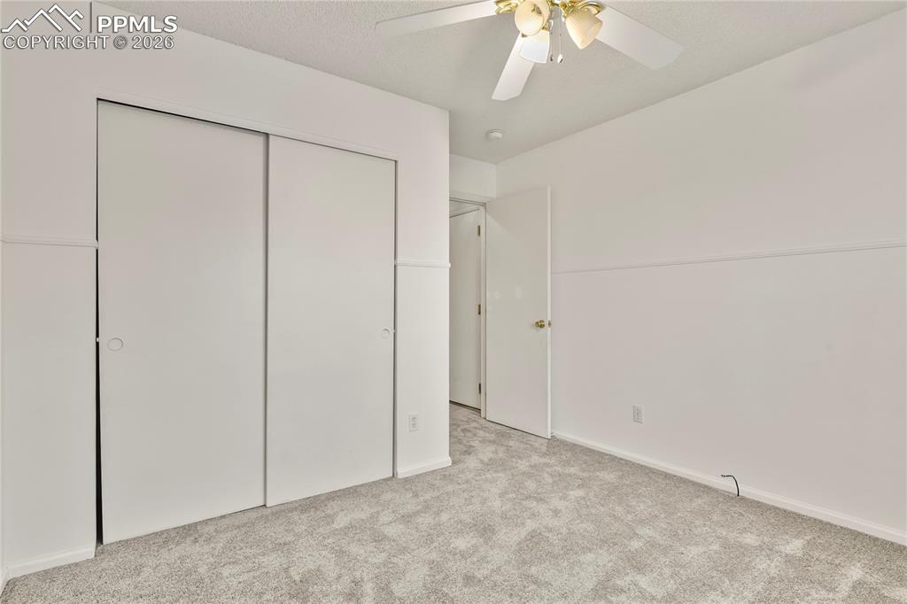 Image 19 of 27: Bedroom