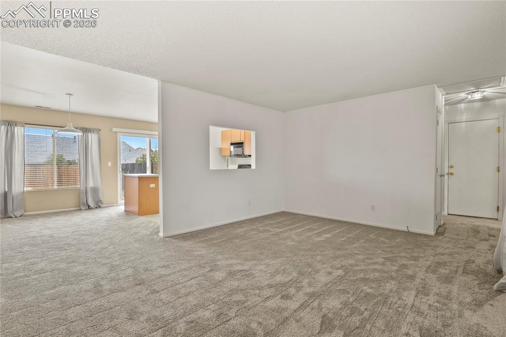 Image 4 of 27: Living Room