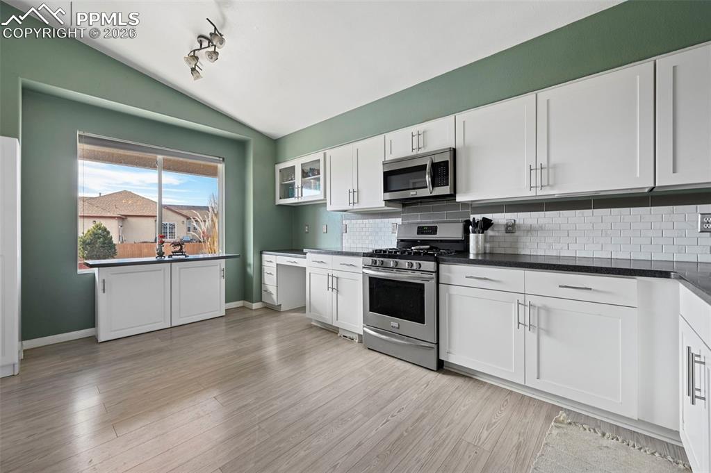 Image 3 of 45: Kitchen