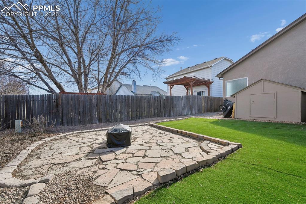 Image 31 of 45: Yard