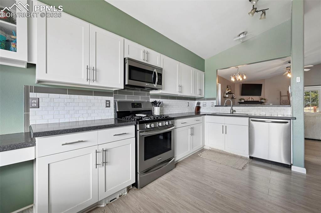 Image 4 of 45: Kitchen