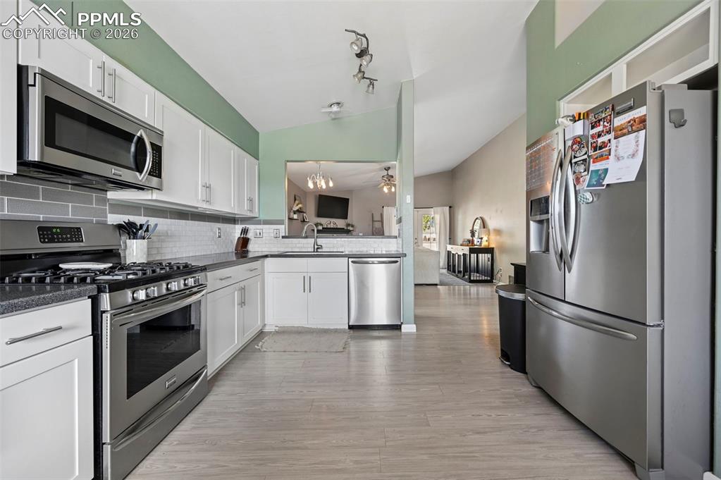 Image 6 of 45: Kitchen