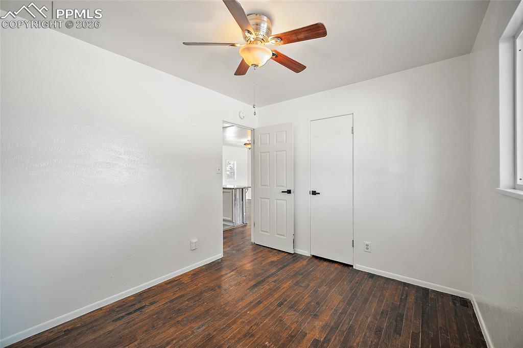 Image 12 of 26: Bedroom