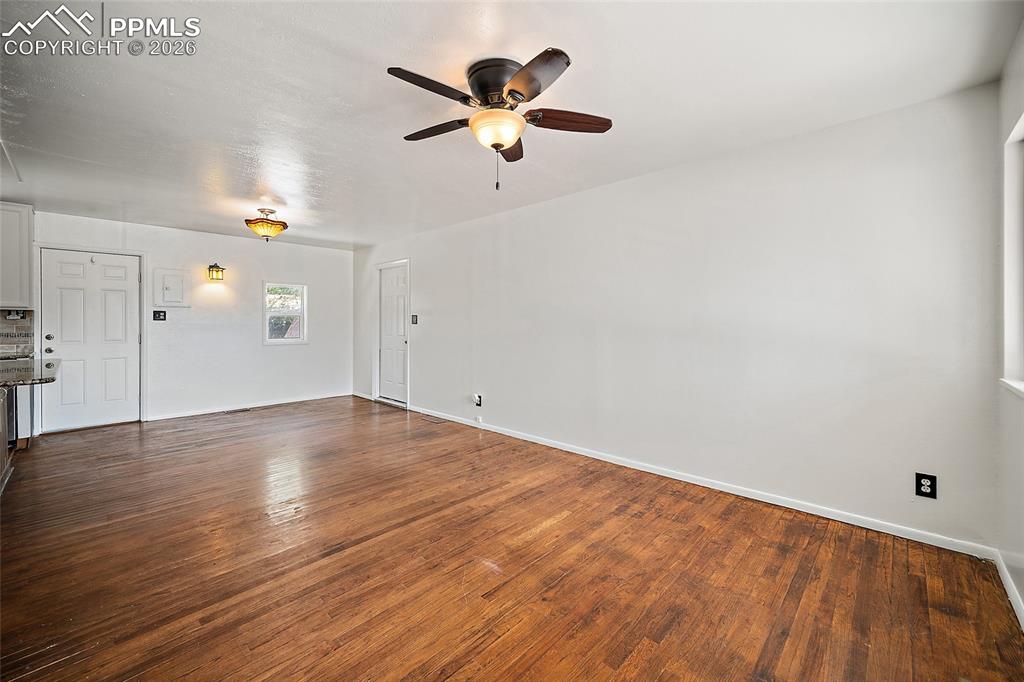 Image 5 of 26: Living Room