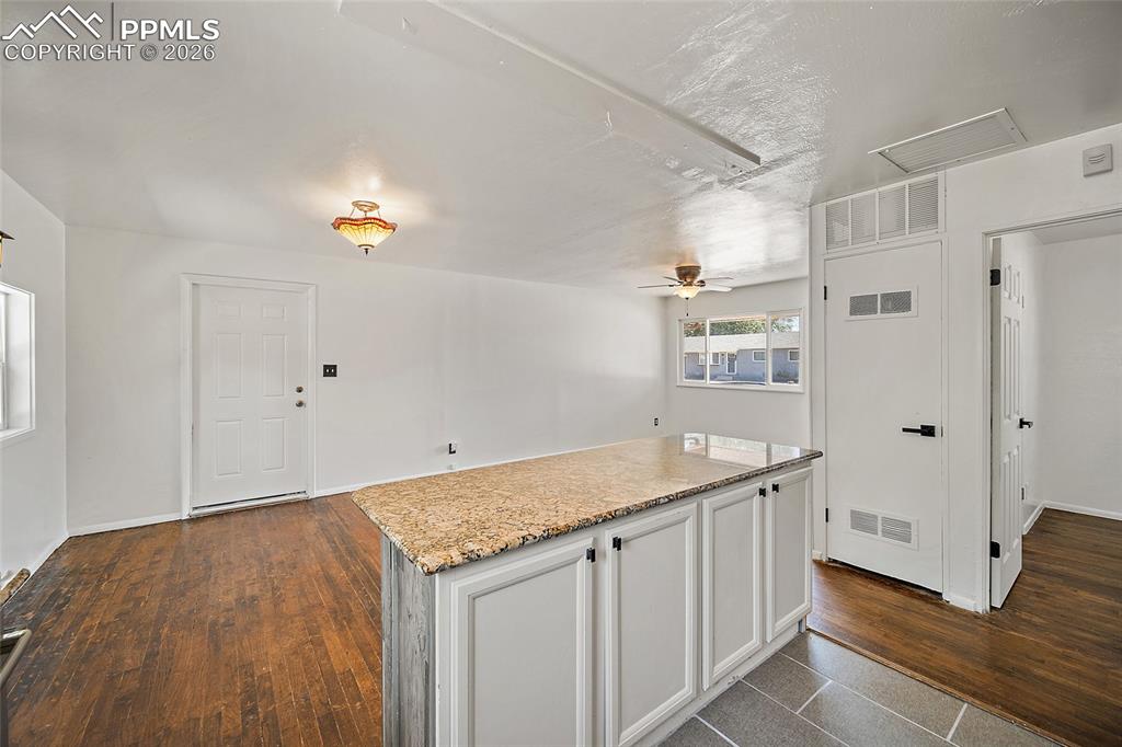 Image 9 of 26: Kitchen