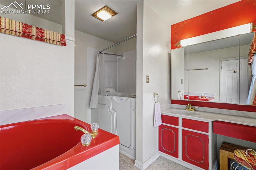 Image 16 of 38: Master Bathroom