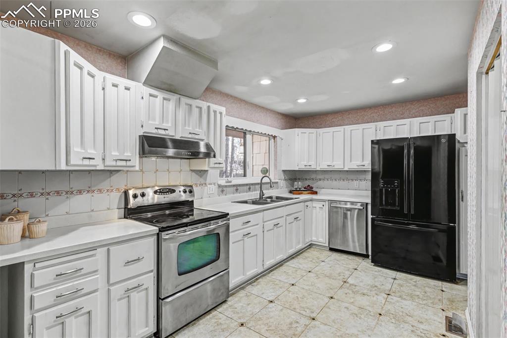 Image 8 of 38: Kitchen