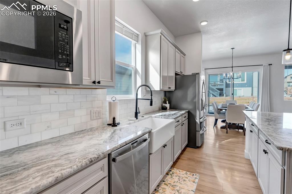 Image 11 of 48: Kitchen