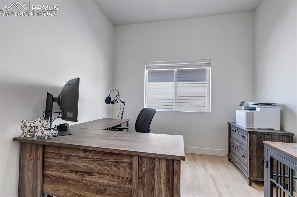 Image 16 of 48: Office