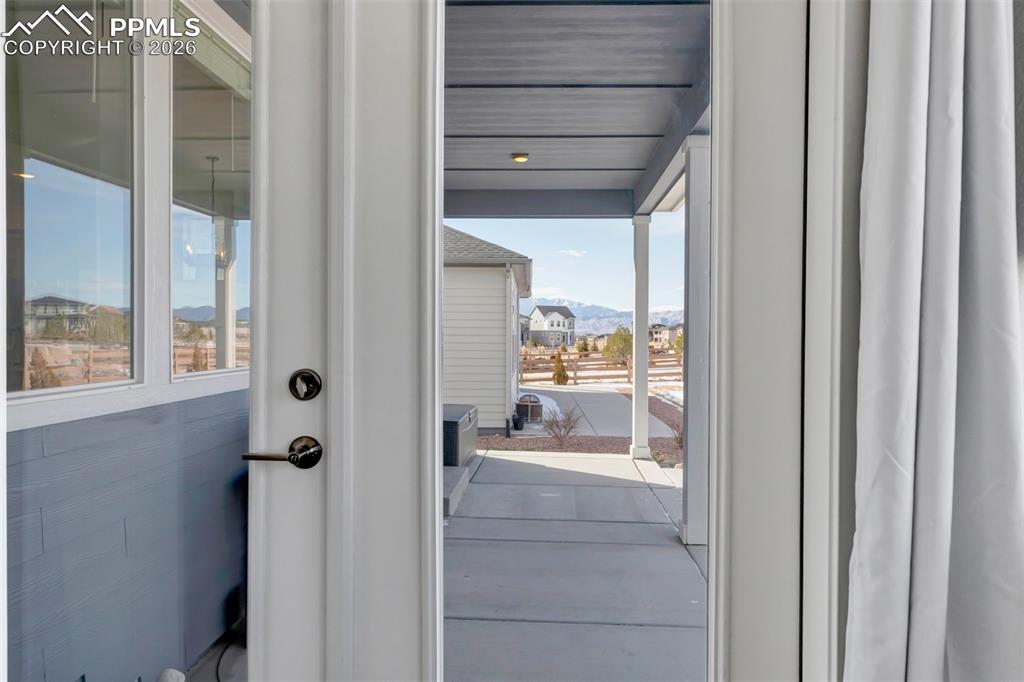 Image 22 of 48: Entry