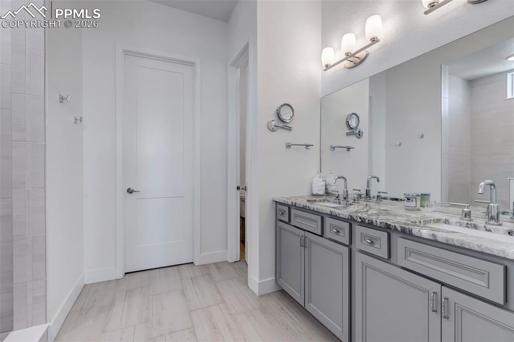 Image 24 of 48: Bathroom