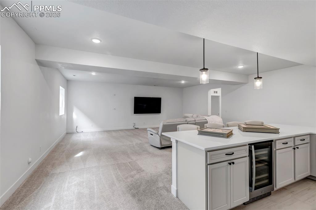 Image 33 of 48: Kitchen