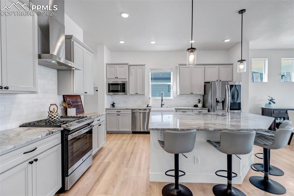 Image 7 of 48: Kitchen