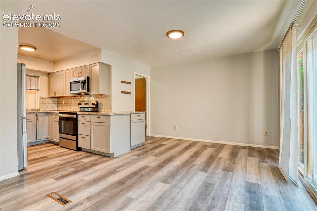 Image 10 of 48: Kitchen