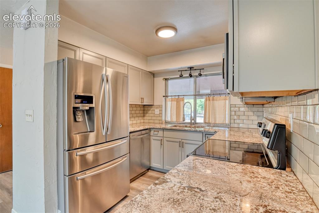 Image 14 of 48: Kitchen