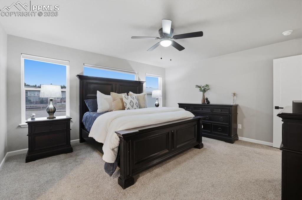 Image 10 of 50: Bedroom