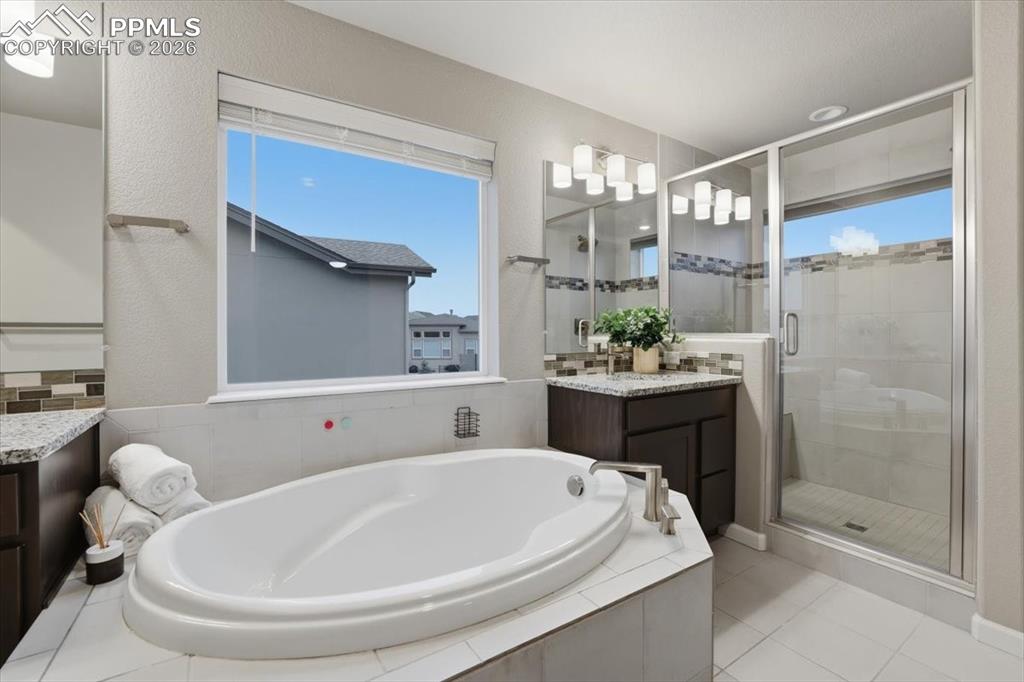 Image 12 of 50: Bathroom