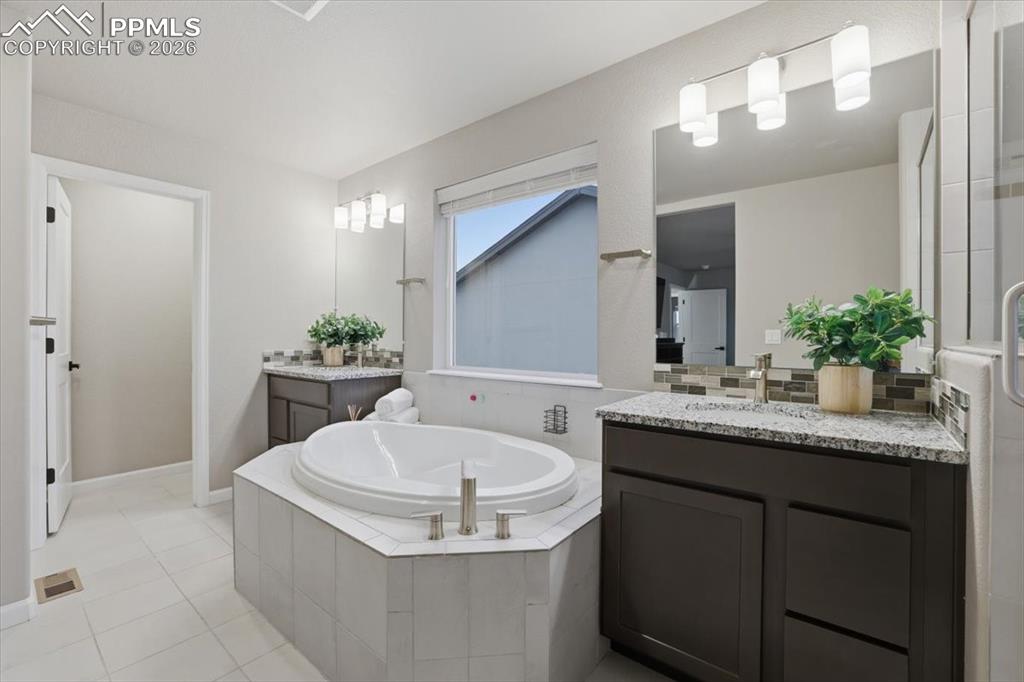 Image 13 of 50: Bathroom