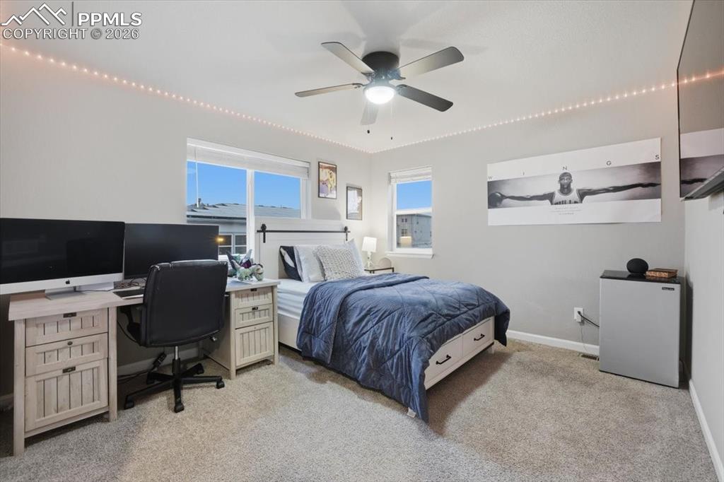 Image 14 of 50: Bedroom