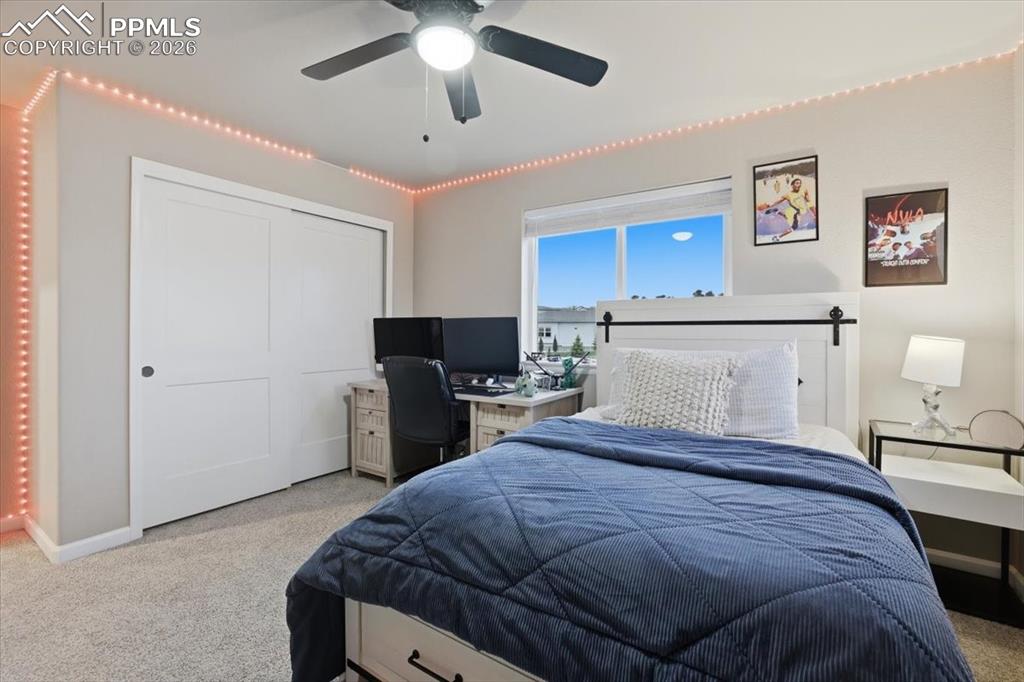 Image 15 of 50: Bedroom