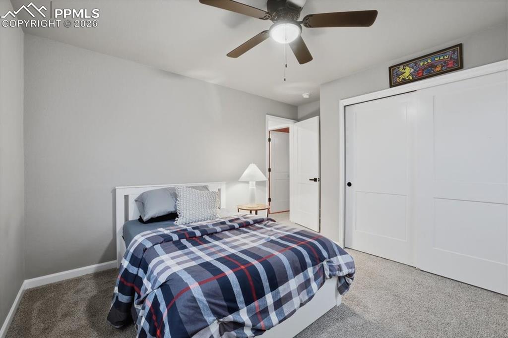 Image 17 of 50: Bedroom