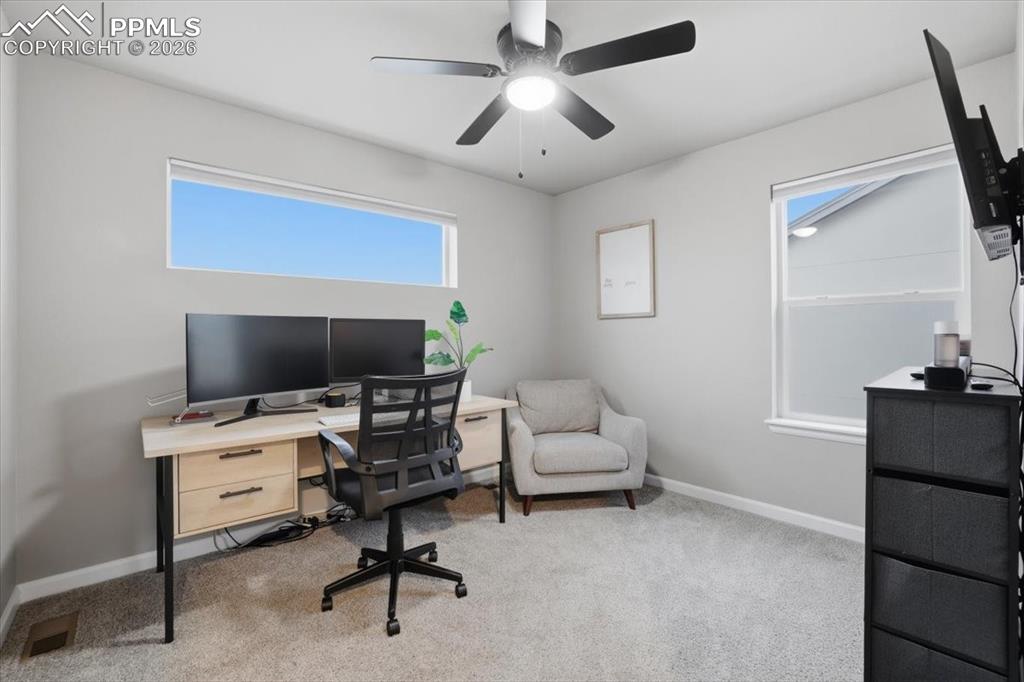 Image 19 of 50: Office