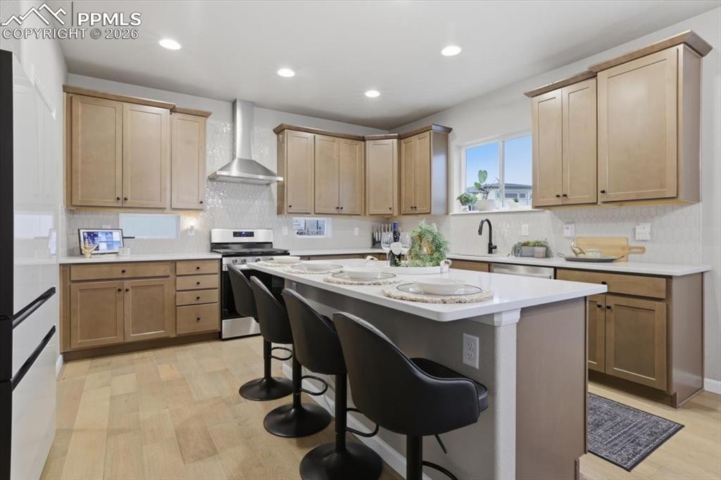 Image 2 of 50: Kitchen