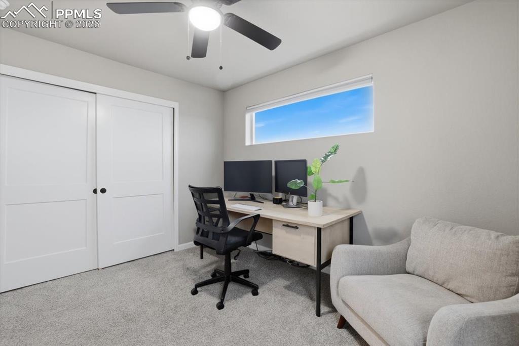 Image 20 of 50: Office