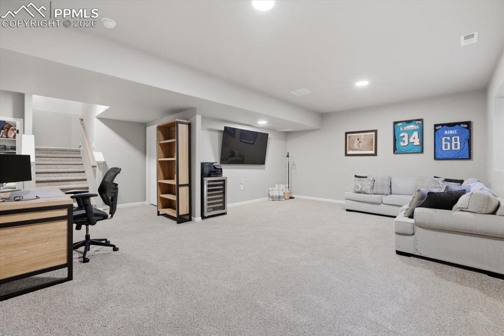 Image 22 of 50: Living Room