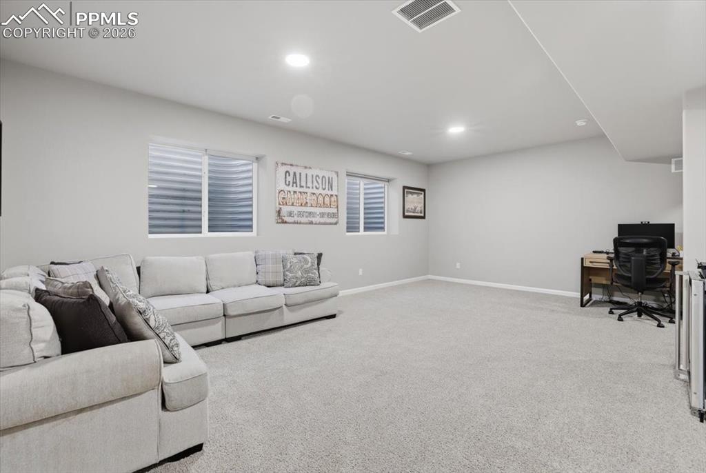 Image 23 of 50: Living Room