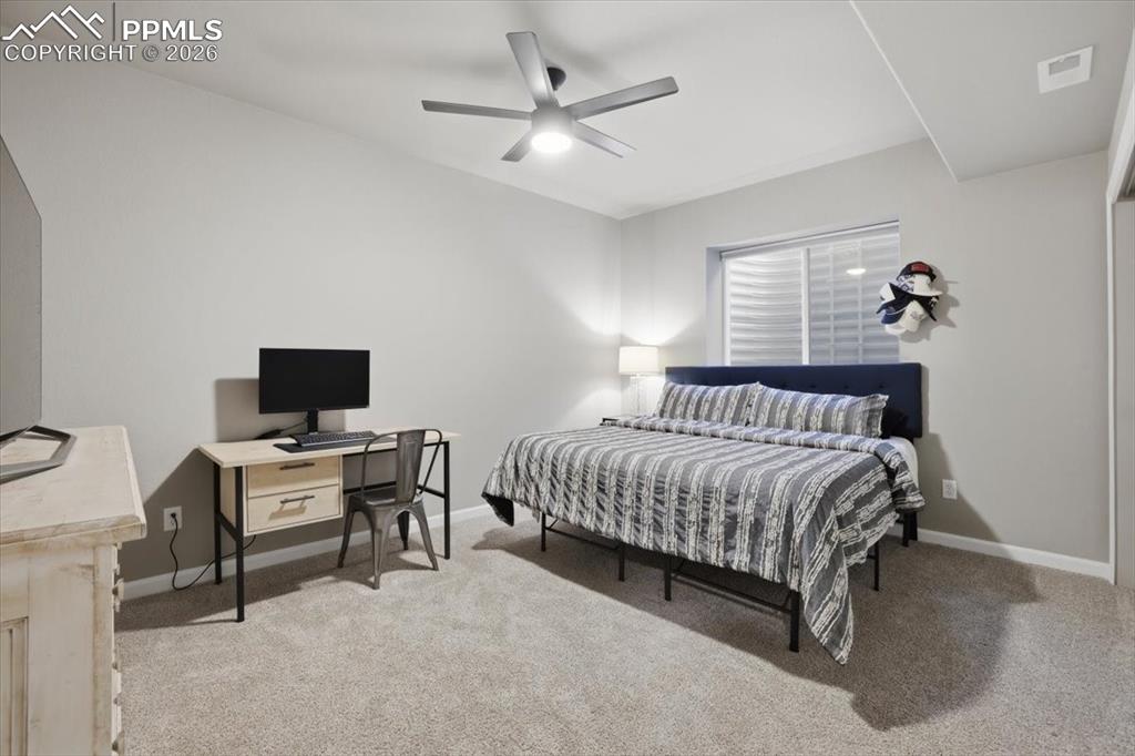 Image 26 of 50: Bedroom