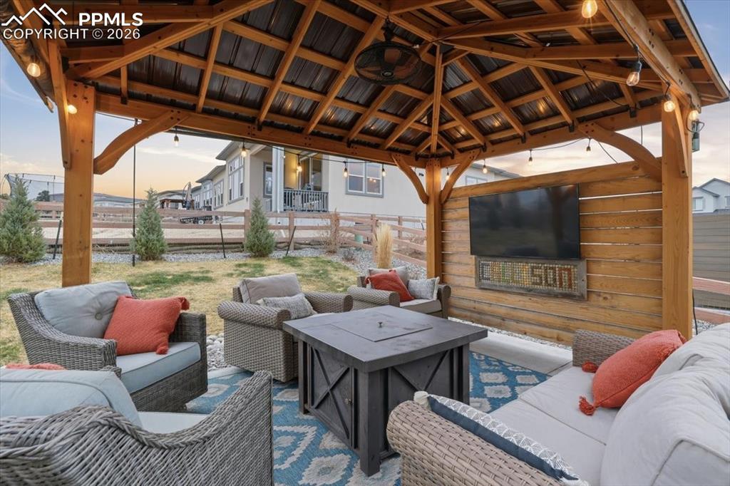 Image 35 of 50: Patio