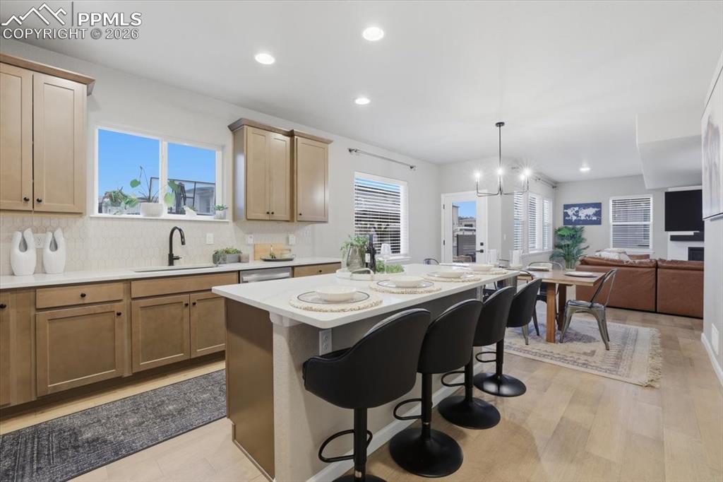 Image 4 of 50: Kitchen