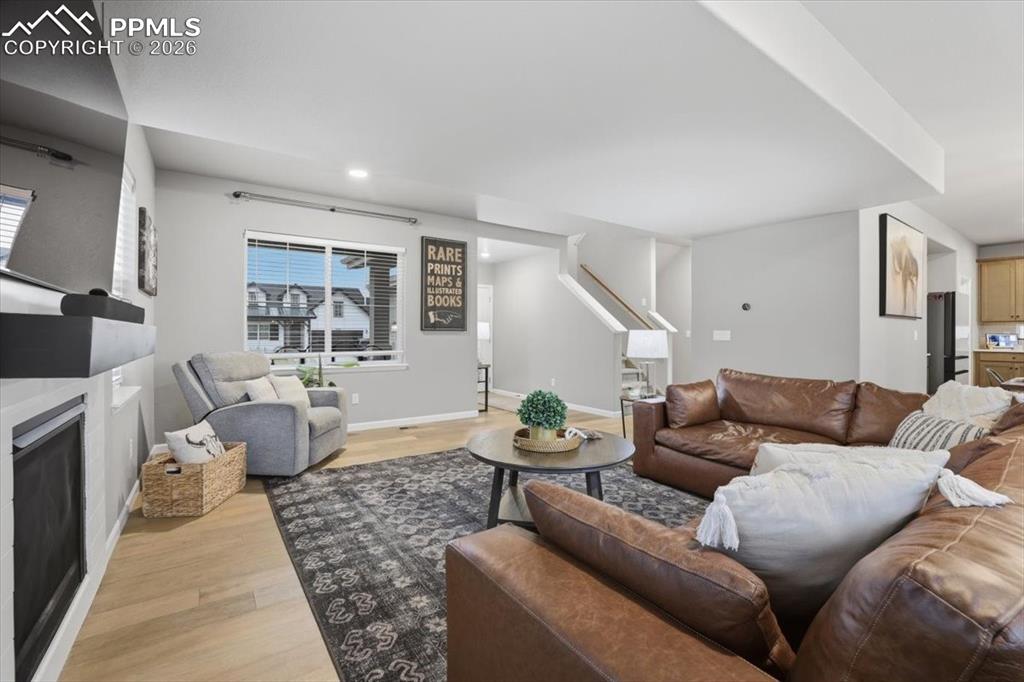 Image 42 of 50: Living Room