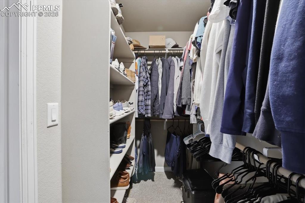 Image 45 of 50: Closet