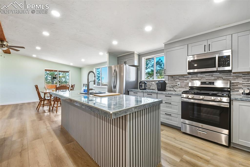 Image 11 of 46: Kitchen