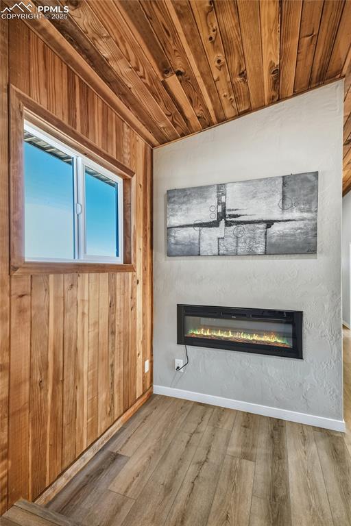 Image 16 of 46: Electric Fireplace